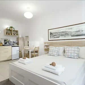 Lorenzo's Art Apartment