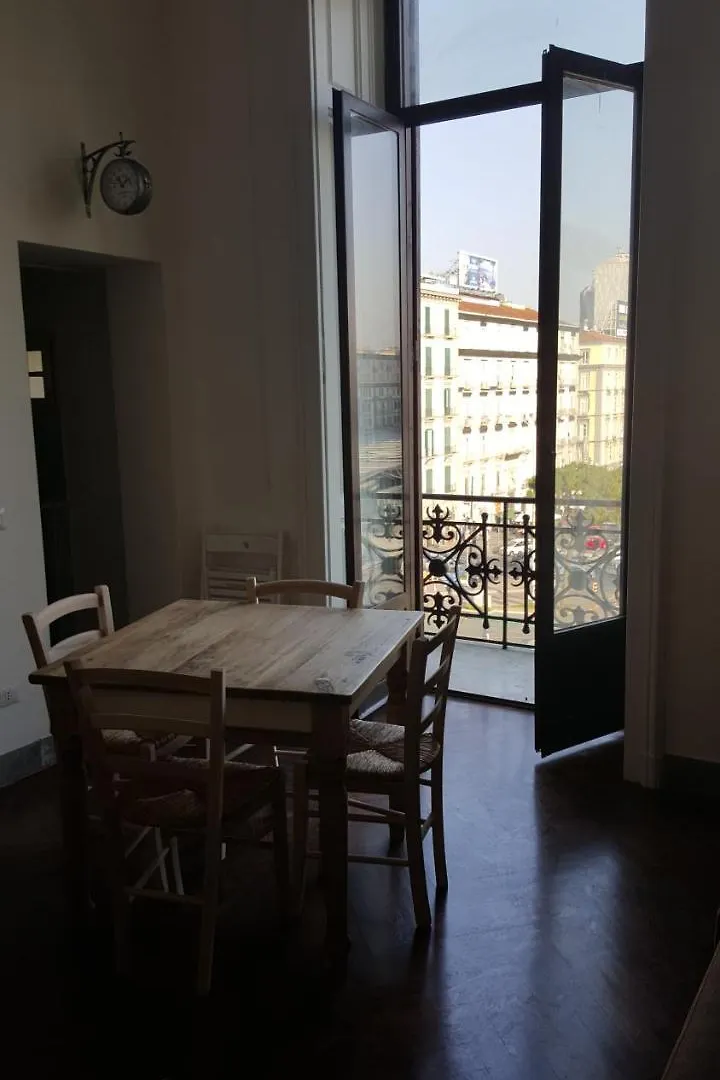 Metro Garibaldi - Loft Con Wifi E 4 Posti Letto Presso La Stazione Centrale Di Napoli 0*, Neapel